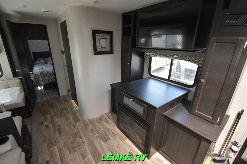 2020 Venture RV Sporttrek 251VRK   - Photo 12 - Rocklin, CA 95677