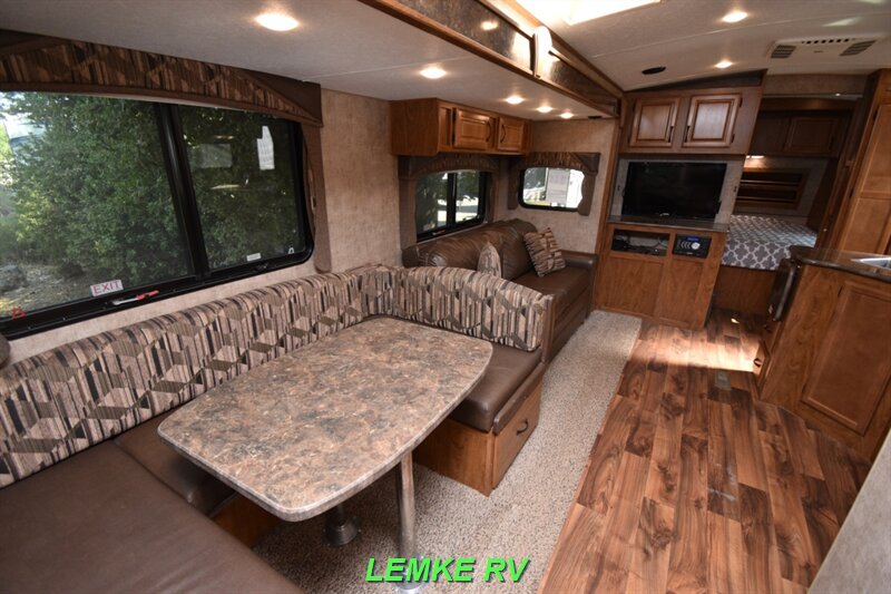 2016 Outdoors RV Timber Ridge 270DBHS   - Photo 14 - Rocklin, CA 95677