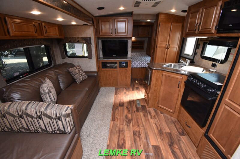 2016 Outdoors RV Timber Ridge 270DBHS   - Photo 5 - Rocklin, CA 95677