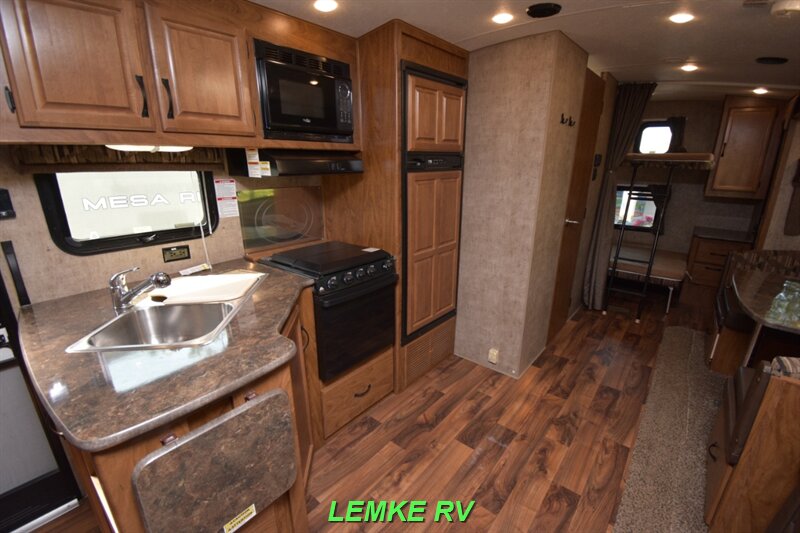 2016 Outdoors RV Timber Ridge 270DBHS   - Photo 12 - Rocklin, CA 95677