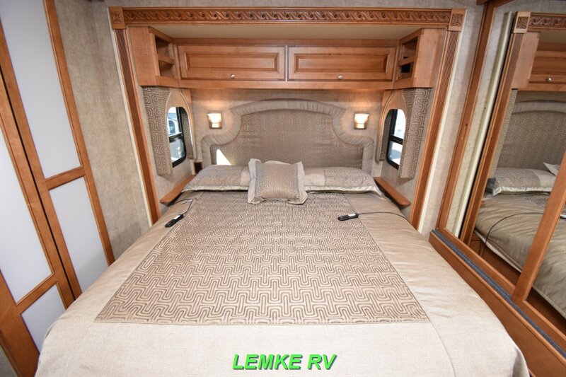2016 Winnebago Adventurer 35P   - Photo 16 - Rocklin, CA 95677