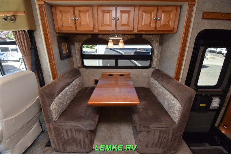 2016 Winnebago Adventurer 35P   - Photo 14 - Rocklin, CA 95677