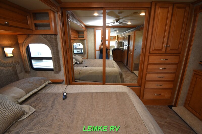 2016 Winnebago Adventurer 35P   - Photo 17 - Rocklin, CA 95677