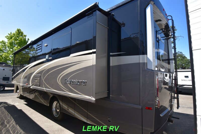 2016 Winnebago Adventurer 35P   - Photo 7 - Rocklin, CA 95677