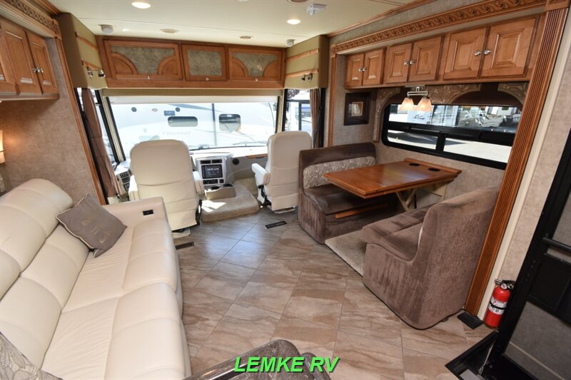 2016 Winnebago Adventurer 35P   - Photo 15 - Rocklin, CA 95677