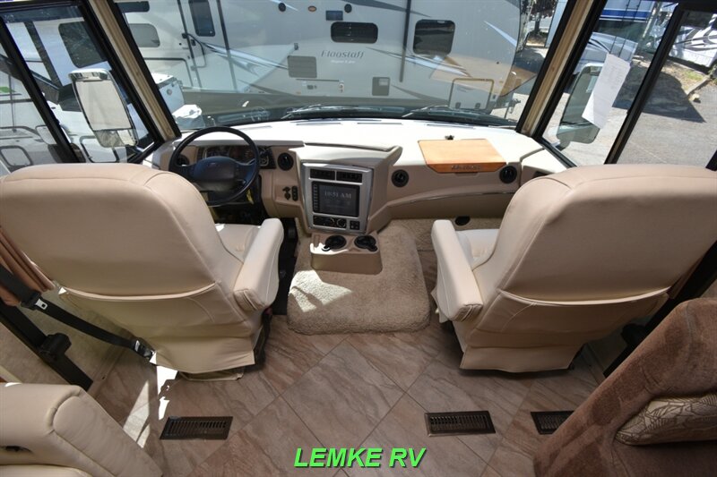 2016 Winnebago Adventurer 35P   - Photo 26 - Rocklin, CA 95677
