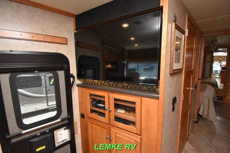 2016 Winnebago Adventurer 35P   - Photo 25 - Rocklin, CA 95677