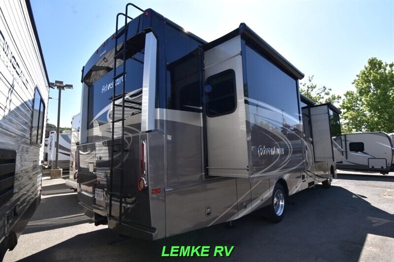2016 Winnebago Adventurer 35P   - Photo 8 - Rocklin, CA 95677