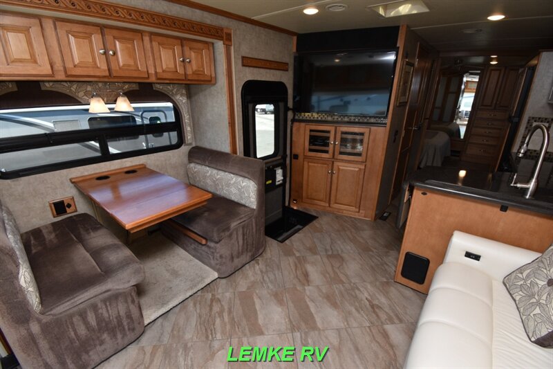 2016 Winnebago Adventurer 35P   - Photo 11 - Rocklin, CA 95677