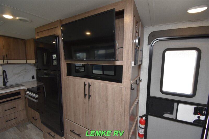 2023 Grand Design Imagine 2910BH   - Photo 26 - Rocklin, CA 95677