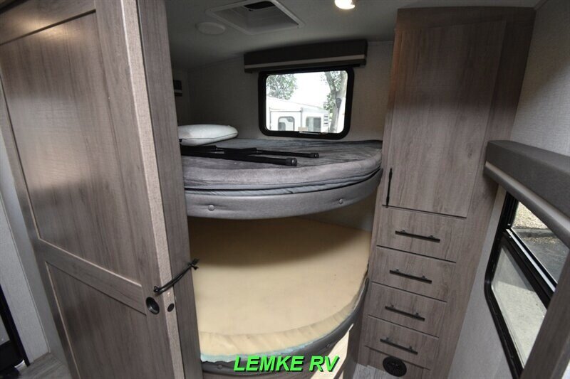 2023 Grand Design Imagine 2910BH   - Photo 14 - Rocklin, CA 95677