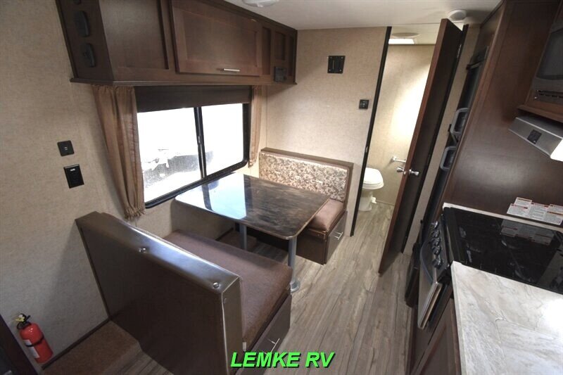 2017 Forest River Cherokee Grey Wolf 23QB   - Photo 12 - Rocklin, CA 95677