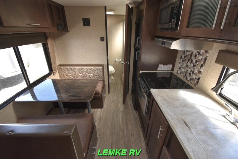 2017 Forest River Cherokee Grey Wolf 23QB   - Photo 5 - Rocklin, CA 95677