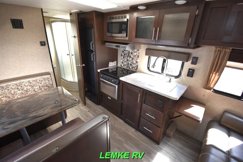 2017 Forest River Cherokee Grey Wolf 23QB   - Photo 11 - Rocklin, CA 95677