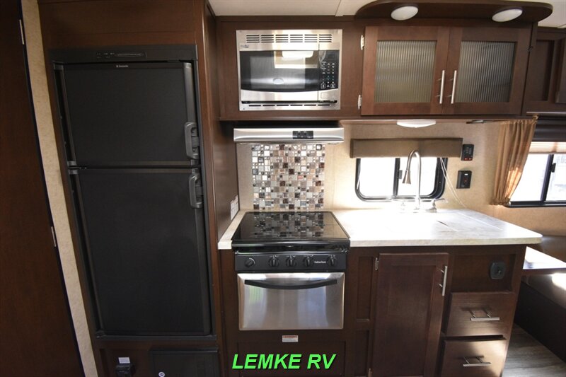 2017 Forest River Cherokee Grey Wolf Limited 23QB   - Photo 12 - Rocklin, CA 95677