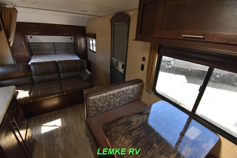 2017 Forest River Cherokee Grey Wolf Limited 23QB   - Photo 15 - Rocklin, CA 95677