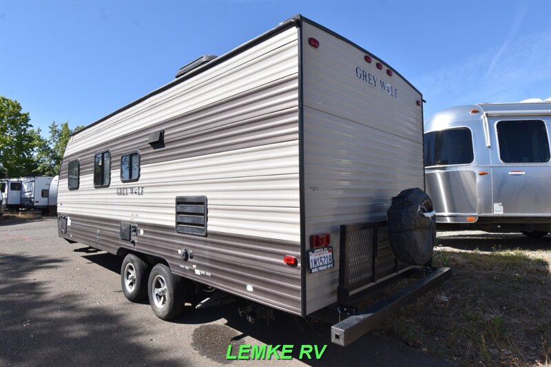 2017 Forest River Cherokee Grey Wolf Limited 23QB   - Photo 7 - Rocklin, CA 95677