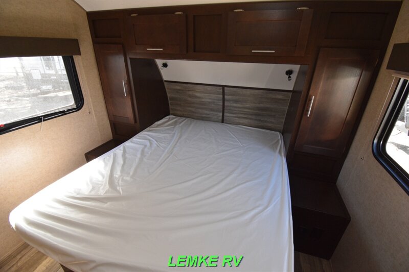 2017 Forest River Cherokee Grey Wolf Limited 23QB   - Photo 16 - Rocklin, CA 95677