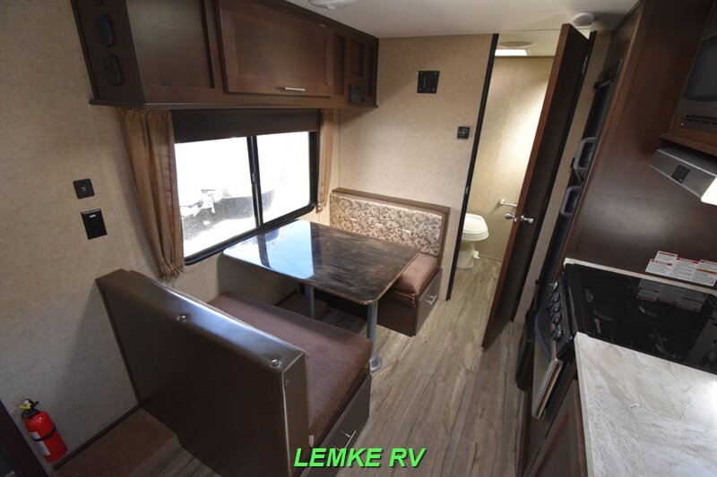 2017 Forest River Cherokee Grey Wolf Limited 23QB   - Photo 11 - Rocklin, CA 95677