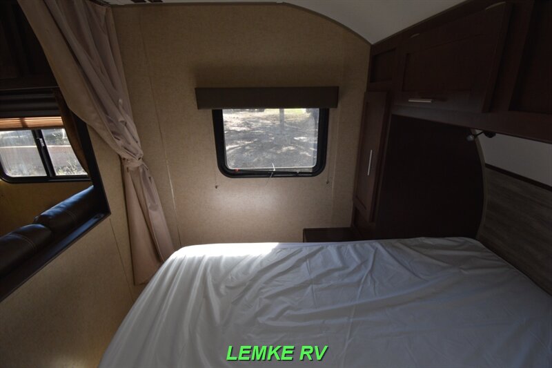 2017 Forest River Cherokee Grey Wolf Limited 23QB   - Photo 17 - Rocklin, CA 95677