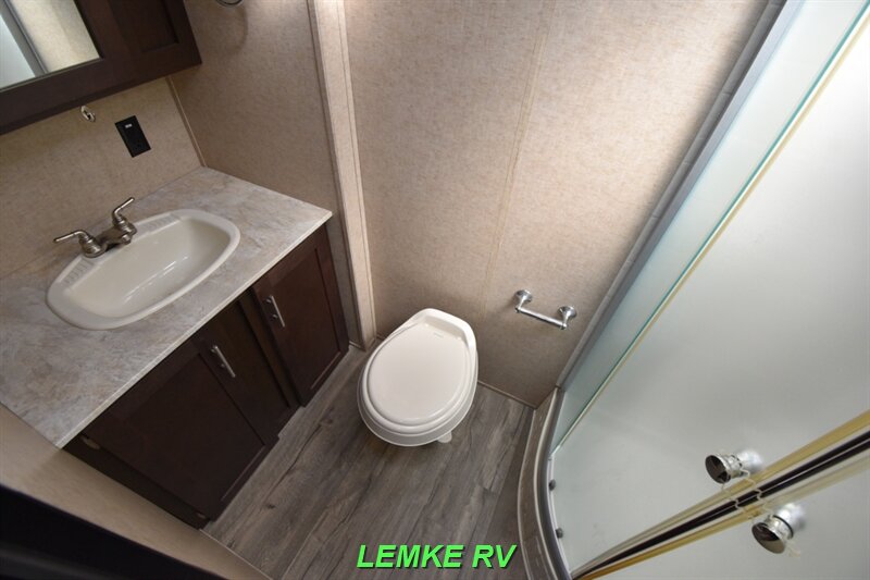2017 Forest River Cherokee Grey Wolf Limited 23QB   - Photo 19 - Rocklin, CA 95677
