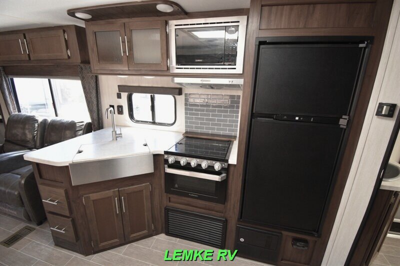 2019 Forest River Cherokee Limited 294DBH   - Photo 13 - Rocklin, CA 95677