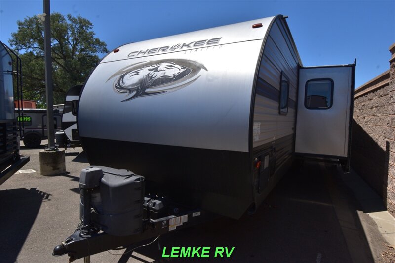 2019 Forest River Cherokee Limited 294DBH   - Photo 6 - Rocklin, CA 95677