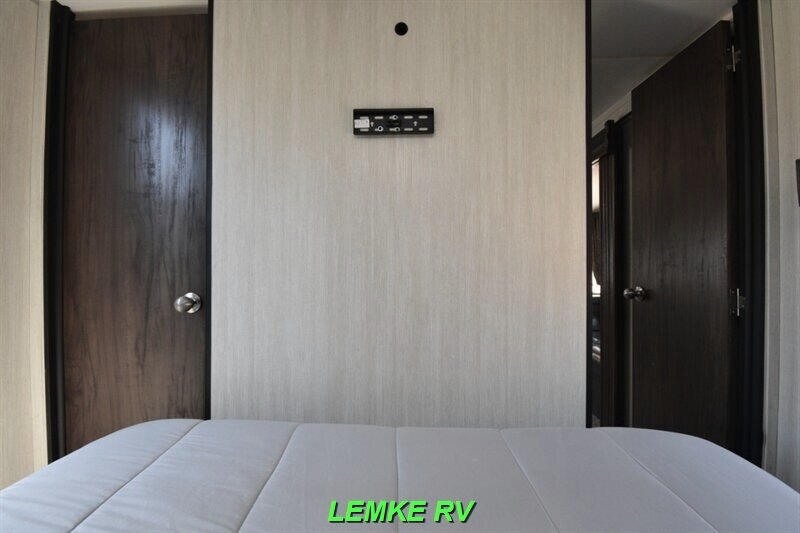 2019 Forest River Cherokee Limited 294DBH   - Photo 19 - Rocklin, CA 95677