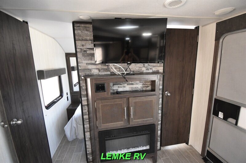 2019 Forest River Cherokee Limited 294DBH   - Photo 25 - Rocklin, CA 95677