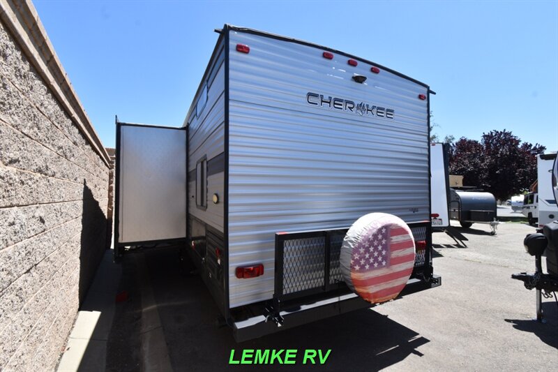2019 Forest River Cherokee Limited 294DBH   - Photo 7 - Rocklin, CA 95677