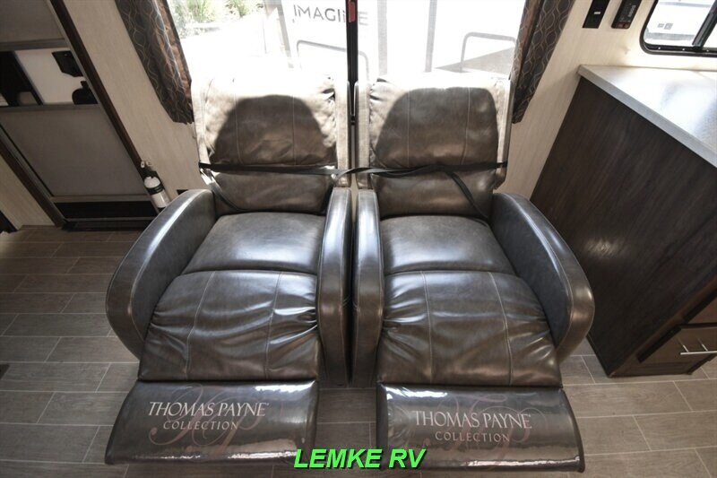 2019 Forest River Cherokee Limited 294DBH   - Photo 23 - Rocklin, CA 95677