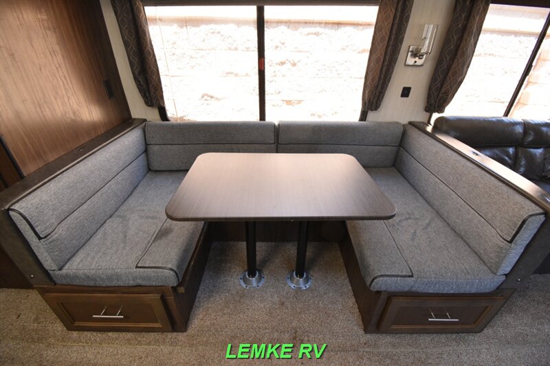 2019 Forest River Cherokee Limited 294DBH   - Photo 19 - Rocklin, CA 95677