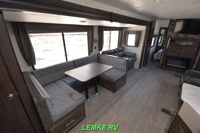 2019 Forest River Cherokee Limited 294DBH   - Photo 15 - Rocklin, CA 95677
