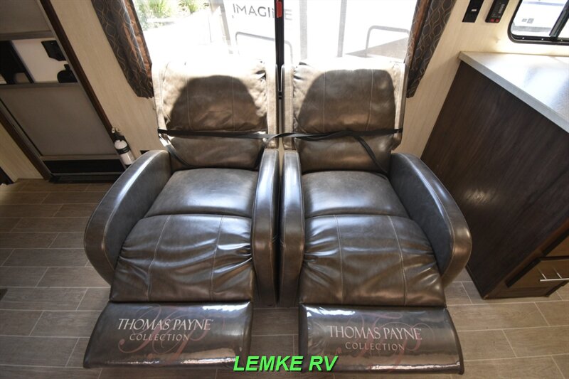 2019 Forest River Cherokee Limited 294DBH   - Photo 25 - Rocklin, CA 95677