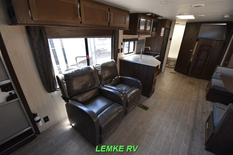 2019 Forest River Cherokee Limited 294DBH   - Photo 12 - Rocklin, CA 95677