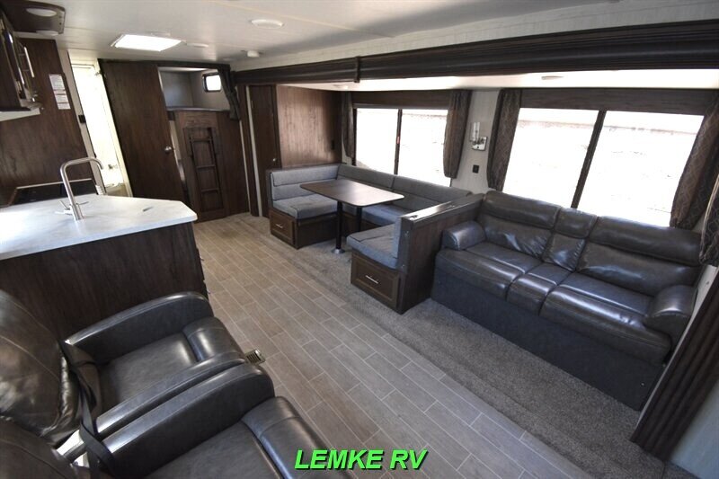 2019 Forest River Cherokee Limited 294DBH   - Photo 10 - Rocklin, CA 95677