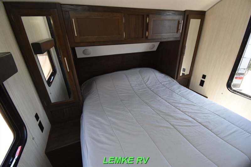 2019 Forest River Cherokee Limited 294DBH   - Photo 21 - Rocklin, CA 95677