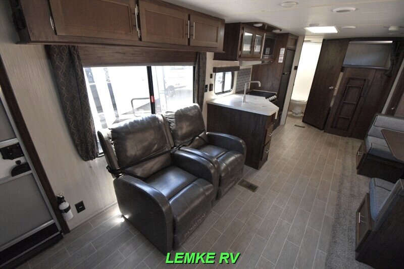 2019 Forest River Cherokee Limited 294DBH   - Photo 12 - Rocklin, CA 95677