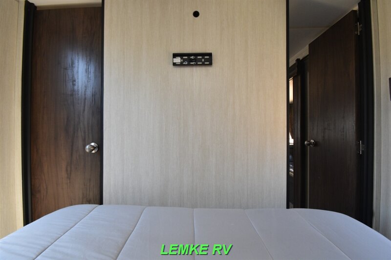 2019 Forest River Cherokee Limited 294DBH   - Photo 23 - Rocklin, CA 95677