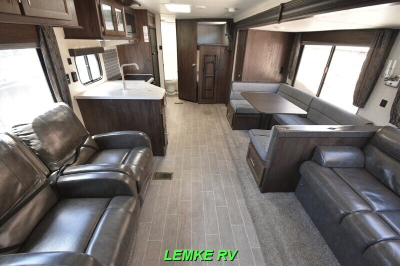 2019 Forest River Cherokee Limited 294DBH   - Photo 2 - Rocklin, CA 95677