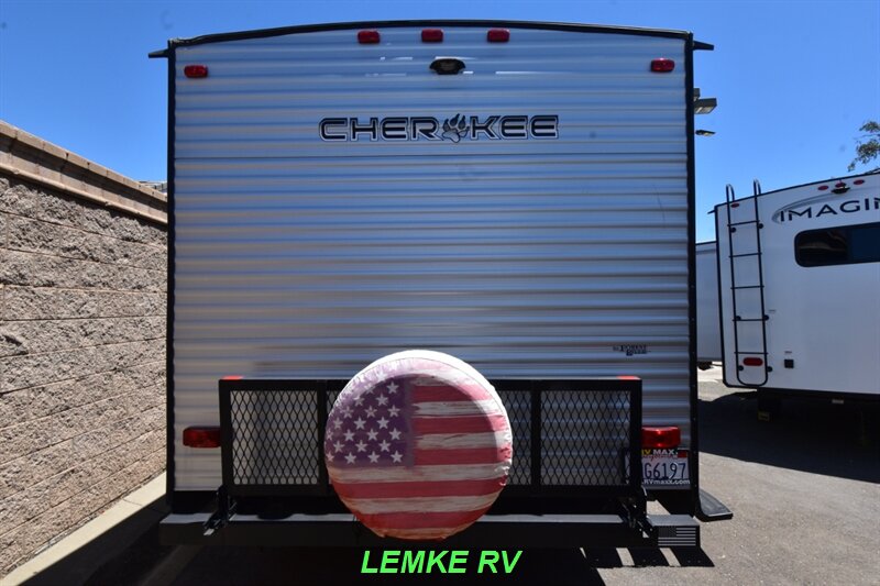 2019 Forest River Cherokee Limited 294DBH   - Photo 8 - Rocklin, CA 95677