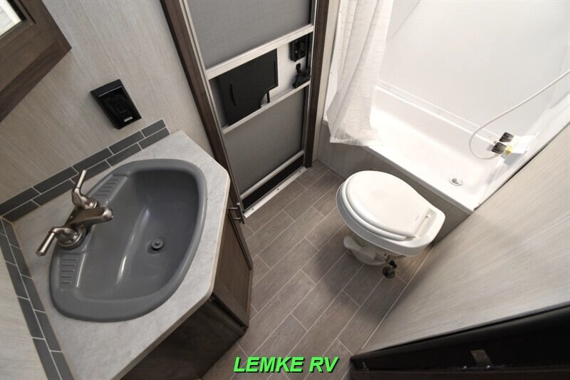 2019 Forest River Cherokee Limited 294DBH   - Photo 20 - Rocklin, CA 95677