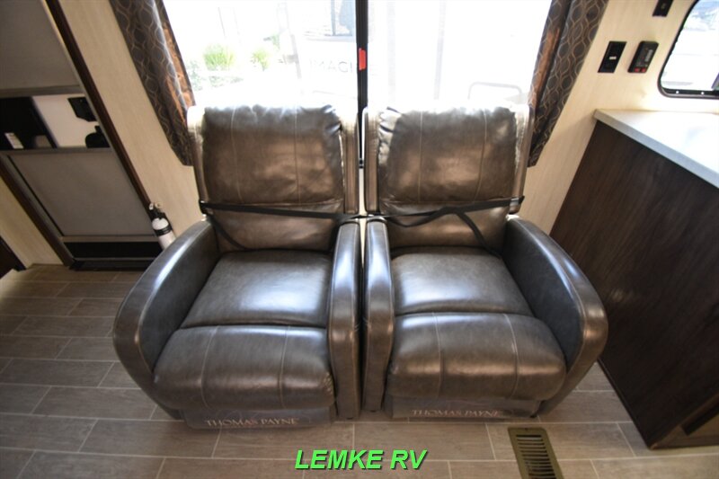 2019 Forest River Cherokee Limited 294DBH   - Photo 18 - Rocklin, CA 95677