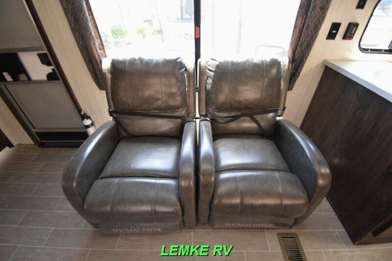 2019 Forest River Cherokee Limited 294DBH   - Photo 24 - Rocklin, CA 95677