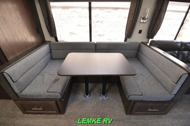 2019 Forest River Cherokee Limited 294DBH   - Photo 21 - Rocklin, CA 95677