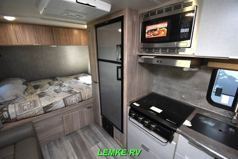 2021 Winnebago Micro Minnie 1808FBS   - Photo 13 - Rocklin, CA 95677
