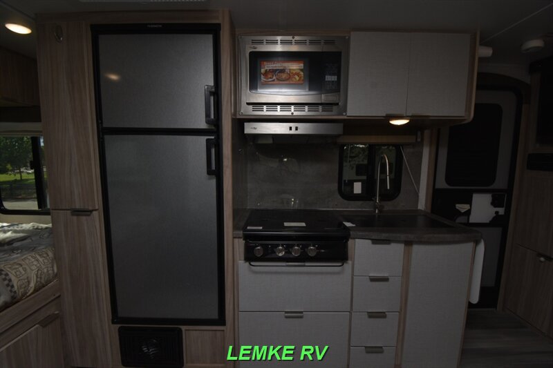2021 Winnebago Micro Minnie 1808FBS   - Photo 13 - Rocklin, CA 95677