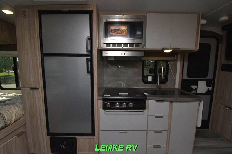 2021 Winnebago Micro Minnie 1808FBS   - Photo 14 - Rocklin, CA 95677