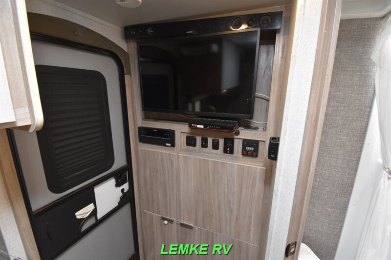2021 Winnebago Micro Minnie 1808FBS   - Photo 20 - Rocklin, CA 95677