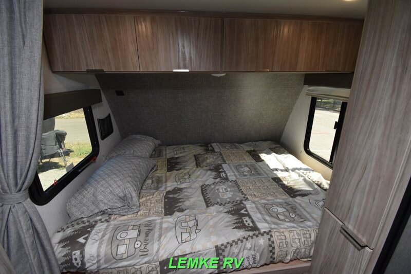 2021 Winnebago Micro Minnie 1808FBS   - Photo 18 - Rocklin, CA 95677